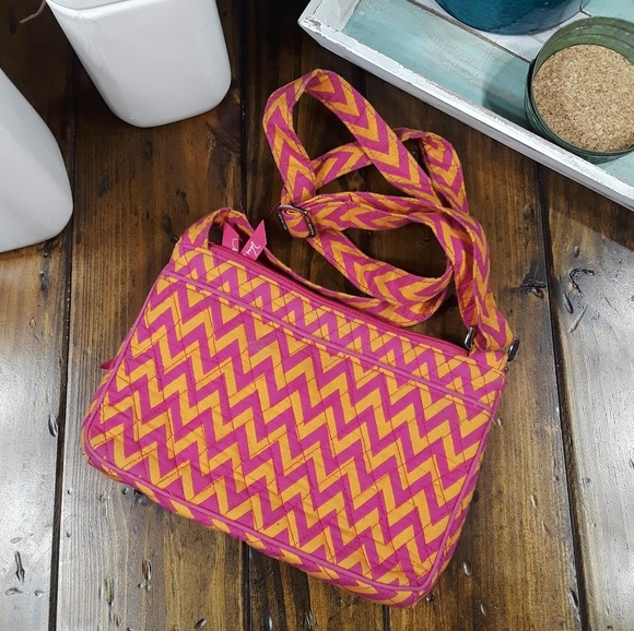 **SOLD**Vera Bradley crossbody_b - Picture 2 of 4